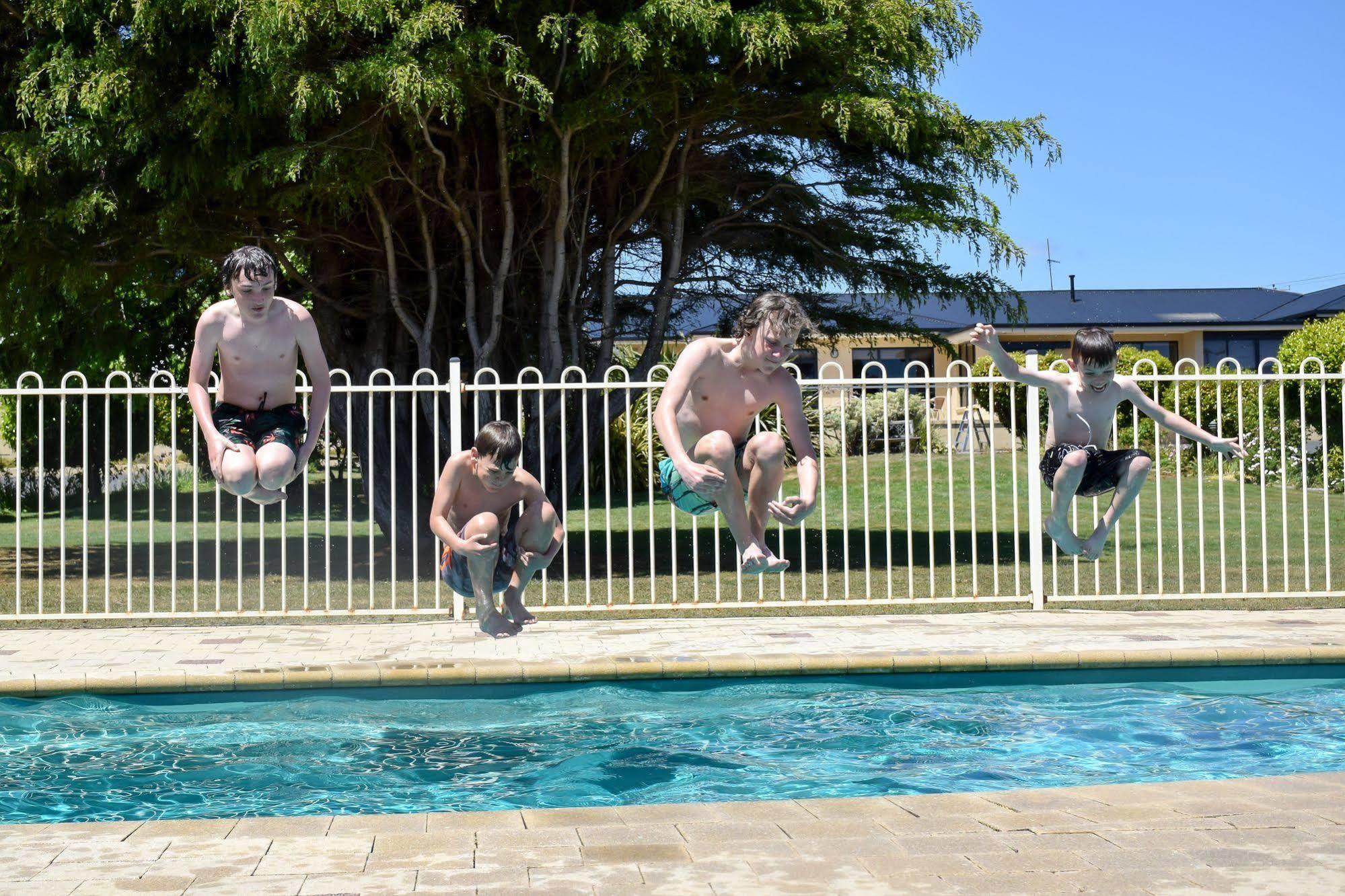 אולברסטון Beachway Motel מראה חיצוני תמונה